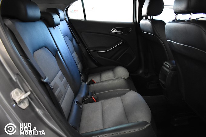 MERCEDES-BENZ GLA 200 d Automatic Business